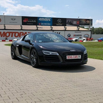 Driving behind the wheel of an Audi R8 V10 on the track (3 laps)